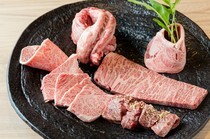烤肉割烹 美味_在盛产肉类的日本，提供活用整只和牛的“烤肉料理”套餐