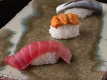 午餐时间也能品尝到鳗鱼、寿司、烤肉等美食的福冈餐厅