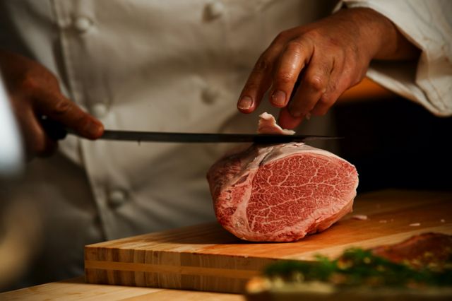体验‘肉’的精髓乐趣!品味肉类深度的新方法 | 日本料理 牛肉料理