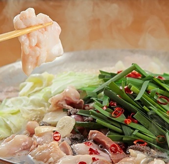 5家福冈餐厅提供令人垂涎的热腾腾、肉质鲜嫩的内脏火锅