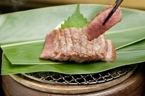 AGU猪涮涮锅・荞麦面宴会料理　琉球餐馆　桃香_“特选黑毛和牛”上腰肉炭火烧　