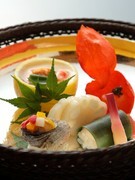 寿司 HASEGAWA 西麻布店_可以享受季节祝福的"源氏<十品>"