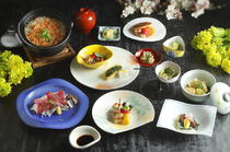 日本料理 新宿NADA万宾馆_使用当季食材，每月替换菜品内容的“迷你怀石”