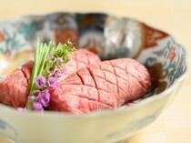 炭火烤肉 胤舌 -shintan-_切片工整，赏心悦目与美味并存的“厚切牛舌”