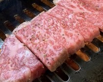 北新地烤肉Satsuma 六本木店_鲜味和甜味达到完美平衡的「特选西冷牛肉」