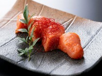 博多 内脏锅 YAMANAKA 银座店_在调味液中以低温长时间腌制，醇厚且散发柚子香味的绝品“芥末明太子”