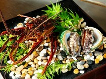 近江牛排馆_精心挑选海鲜的大小和新鲜度制作“海鲜料理”