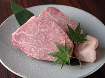 京都牛圆 三条河原町店_从整块肉烤制的“和牛菲力”