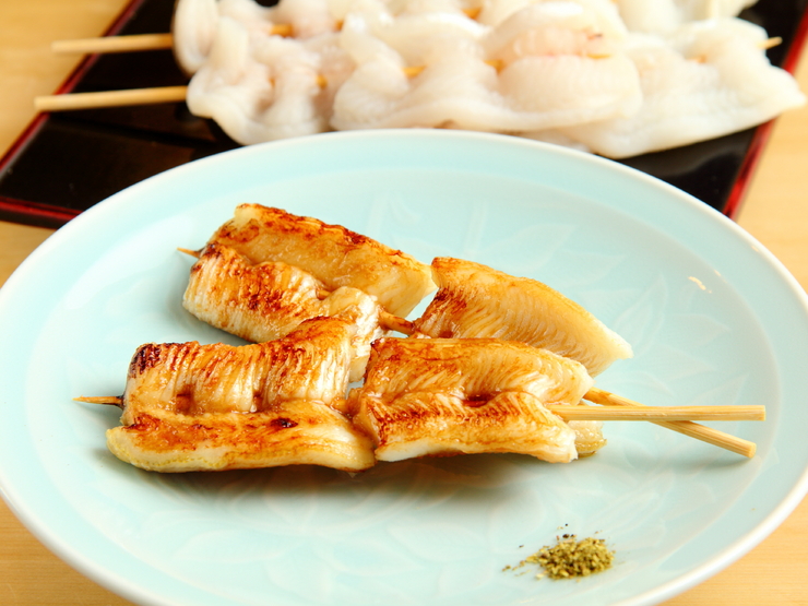鮨处 TSUNODA_剥皮后生烤至蓬松酥软的“海鳗烧”