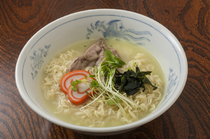 Henoheno茂平爷_数量限定！吸收飞驒牛精华的汤底正是美味的秘诀“牛筋拉面”