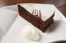 cafe MARUGO_以微苦巧克力风味为特点的“巧克力蛋糕”