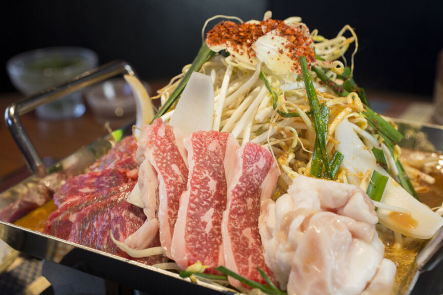 GYUUTON之战　BRAND牛、AGU—猪（冲绳名产）整头购入的肉类料理专店_菜肴