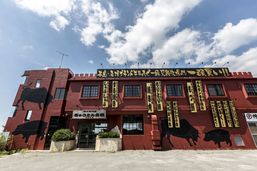 GYUUTON之战　BRAND牛、AGU—猪（冲绳名产）整头购入的肉类料理专店_餐厅景观