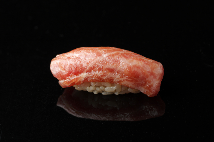 西麻布　鮨　真_味道浓郁而余味清淡“纪州胜浦产的蓝鳍金枪鱼”