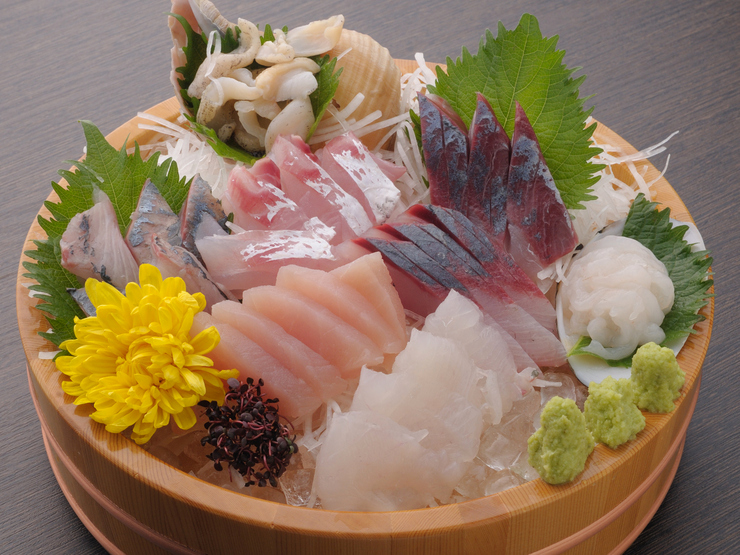 鱼屋  Oaji_品尝鲜美鱼类　　刺身拼盘　“木桶装 五种鱼类”