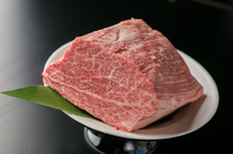 铁板 松阪屋_红肉与油脂的黄金比例“腰内肉 100g”