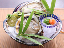 料亭　觉右卫门_能登牡蛎（二人份）　※菜单上的料理只是菜品之一。根据季节变更有所调整。需要提前预约。