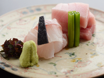 日本料理　太月_汤为怀石料理的主角。由秋至冬，则非以时令鲜鱼制作的“大翅鲪鲉汤”莫数