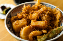 天妇罗黑川_奢侈投用虾及扇贝等海鲜的“炸牡蛎天妇罗盖饭”