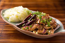 Celadon_泰国大众菜：肉类色拉“纳姆托克（猪）”