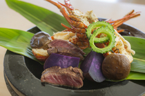 卡努佳度假村　日式料理RESTAURANT 神着_将龙虾、红马铃薯、国产牛、香菇、苦瓜等精心炙烤的“烧烤菜肴”
