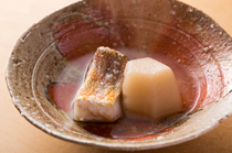 ITIKAWA_用从京都农家进货来的圣护院萝卜做出的『方头鱼和萝卜煮物』