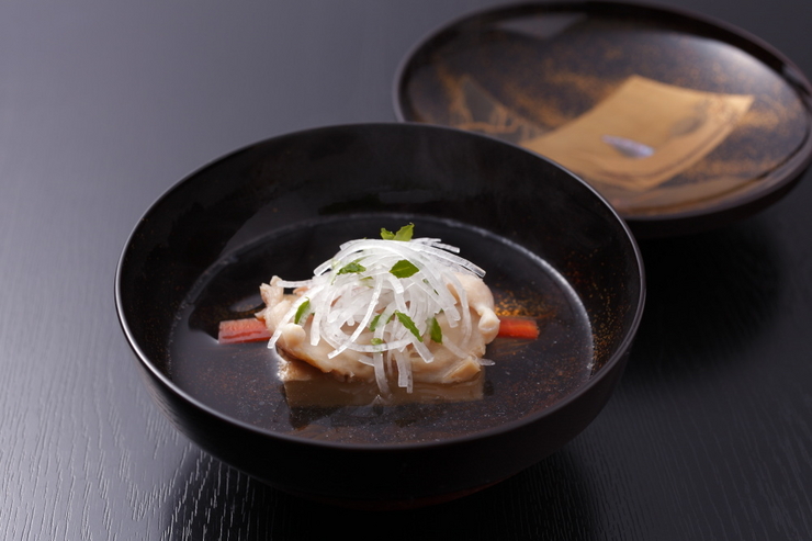 和GOKORO  泉_油豆腐与桑名蛤蜊的“碗料理”。