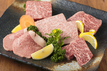 烤肉OKUU总店_享用当日采购的奢侈食材『主厨拼盘』