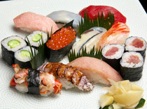 本店加贺弥助_应季产食材9贯与2种海苔卷的『本日推荐握寿司』　
