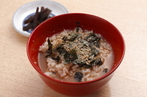 常夜灯　丰崎本家_一顿饭吃到最后还是需要吃点米饭，米饭中也充分吸收了高汤的鲜美味道！“茶饭”