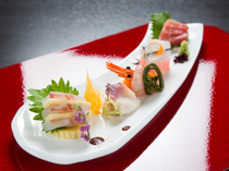 日本料理・铁板烧　最上亭_摆盘极富高级感的新鲜当季“生鱼片”