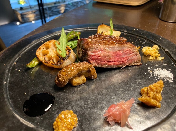 炭烧牛排和葡萄酒  obiobi