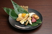 铁板Dining SEEKS_在铁板上慢慢烤出甜味的“烤蔬菜”