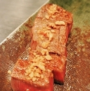 牛排屋SHAKA（纱卡）锦总店_海鲜与高级牛肉构成绝品组合“黑鲍鱼和牛排”