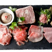 Grilled Aging・Beef TOKYO新宿三丁目店_熟成和牛熟食拼盘