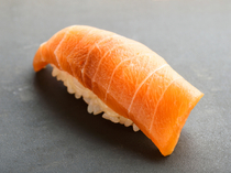 寿司 喜邑 （㐂邑）Sushi Kimura_用长期熟成方法调味诞生，有着独特香味与风味的特色【旗鱼】