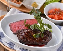 Grilled Aging・Beef 横滨店_肉汁浓郁的"厚片大块烤肉100g～450g"