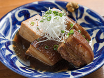 居酒屋 Marusa本店_酱油调味猪五花肉，慢炖至软烂，“冲绳风东坡肉”