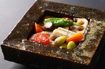日本烤肉HASEGAWA 表参道店_陶艺艺术家"内田钢一"×蔬菜营养师精选蔬菜