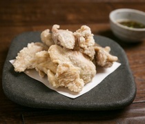 烤鸡肉串宫川　丰洲店_使用宫川合作农场的日本产鸡制成的“白炸鸡块”