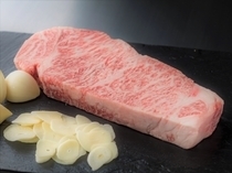 元祖铁板烧牛排MISONO大阪店_尽享瘦肉滋味浓郁，味道扎实的“神户牛里脊牛排 100g”