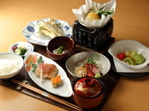 日本料理 都万麻_慢慢享用季节感满满的一款 “都万麻 会席套餐 各种”