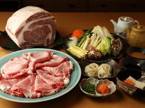 日本料理 都万麻_充分体会严选黑毛和牛的滋味，“黑桦牛涮涮锅”