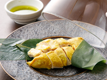 Modern Chinese YUJIAN`S KITCHEN_浓缩了日本产全鸡的鲜美。包覆着玻璃面罩的“全鸡佐浓香生姜酱汁”