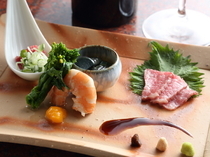川村牛排Premium北新地店_融入了日式风味的前菜“炙烤特选黑毛和牛 四种拼盘”