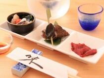 寿司割烹空海_罕见的鲨鱼心脏非常美味。和日本酒搭配绝佳，色彩丰富的“前菜拼盘”