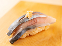 寿司验_吃上一口就能感受到厨师精湛技艺的“小鮗鱼”