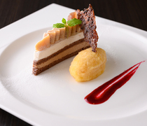 SUPER DINING Verdure_能品尝到丰富口感的“栗子蛋糕和烤苹果冰淇淋”