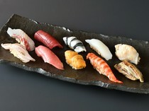 秀德2号店_用秘传红醋搭配的寿司饭和精选的寿司食材捏成的江户前寿司『寿司10个』