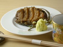 龙月 SUSHI_可以享受独特的口感和美味的「炖煮虾夷鲍」